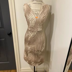 Beautiful fitted midis dress with a splash of colour.